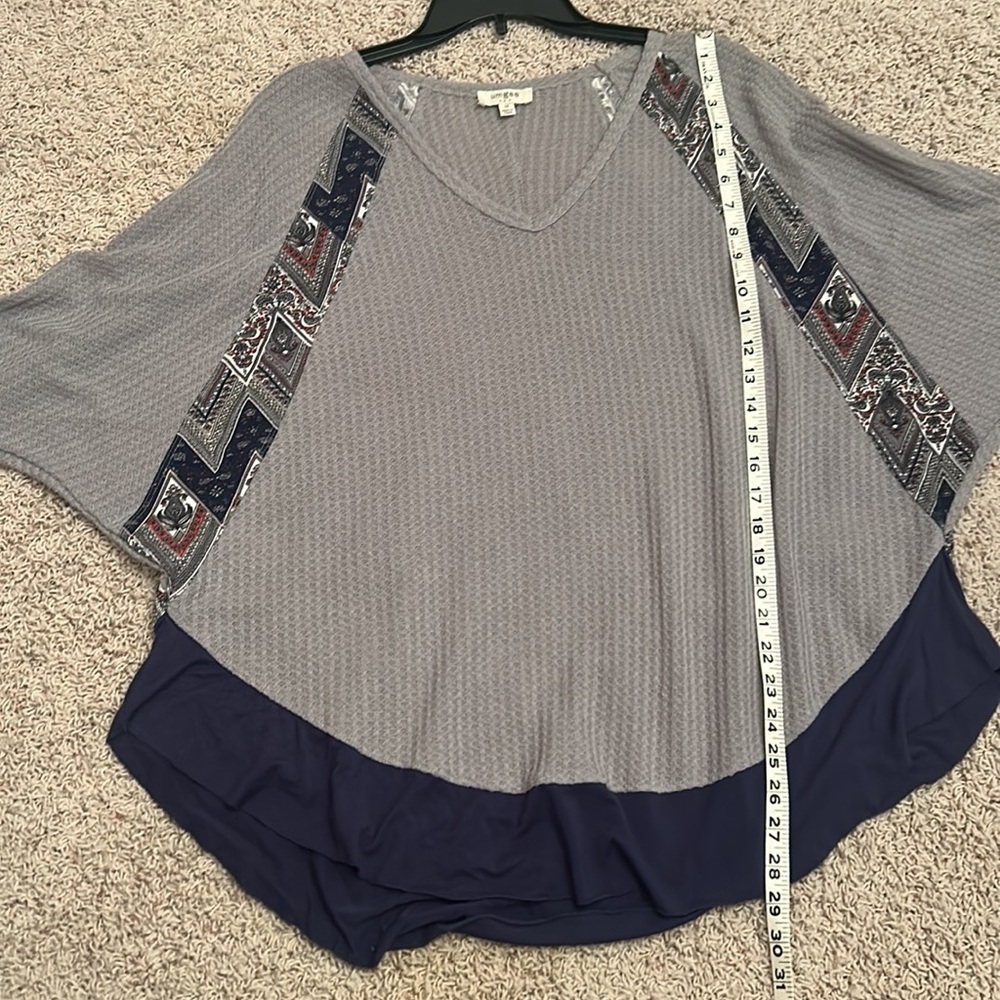Umgee Hi-Lo Tunic Gray Base with Pretty Navy Red Green Print❤️GREAT CONDITION! - Picture 11 of 11